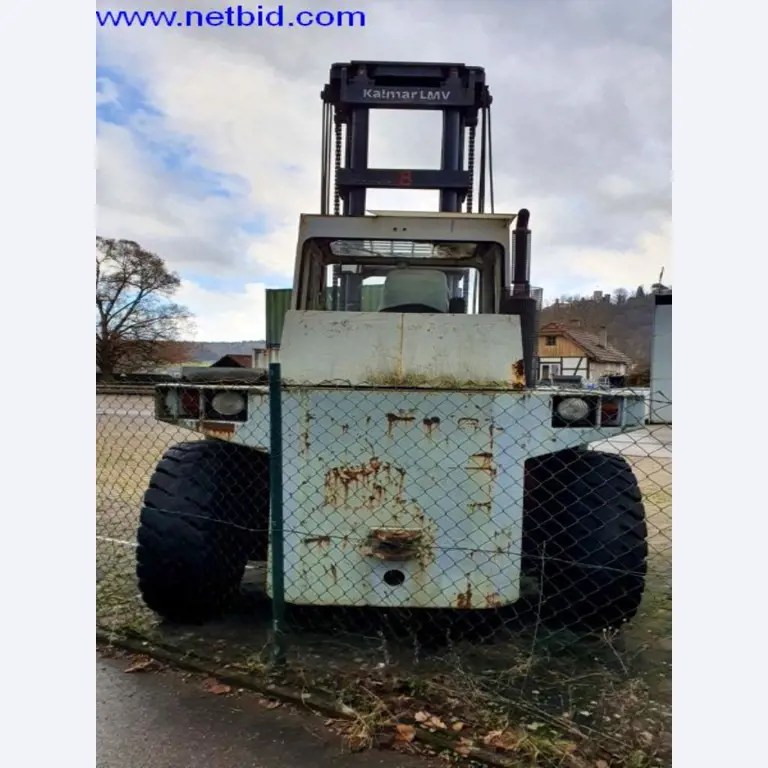 Semi-trailers, tractor units, forklifts, swap bodies-11