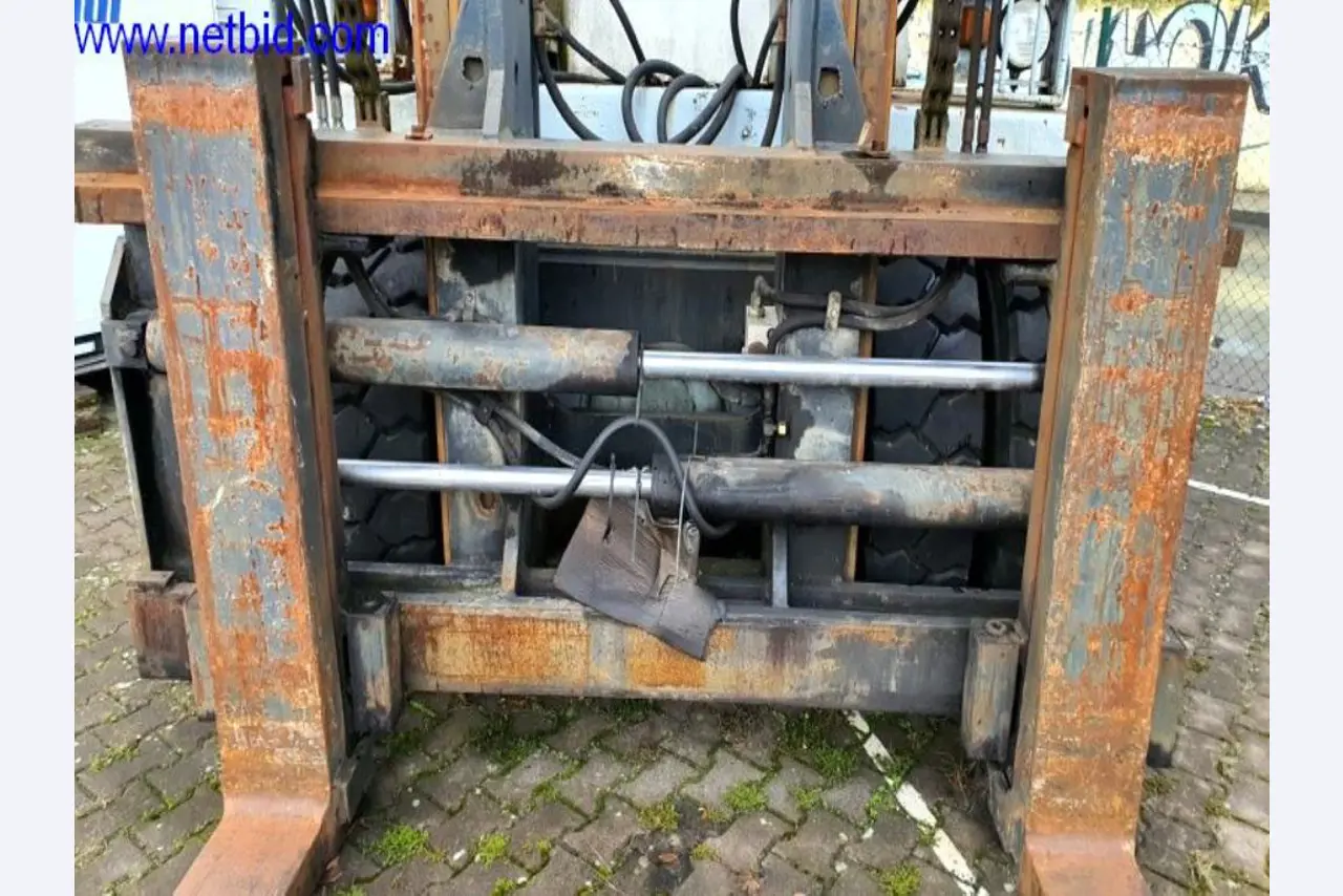 Semi-trailers, tractor units, forklifts, swap bodies-12