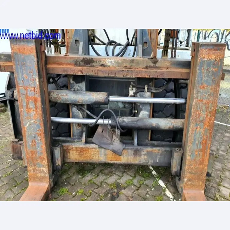 Semi-trailers, tractor units, forklifts, swap bodies-12