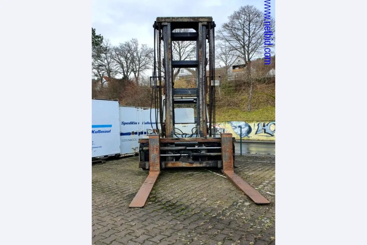 Semi-trailers, tractor units, forklifts, swap bodies-13