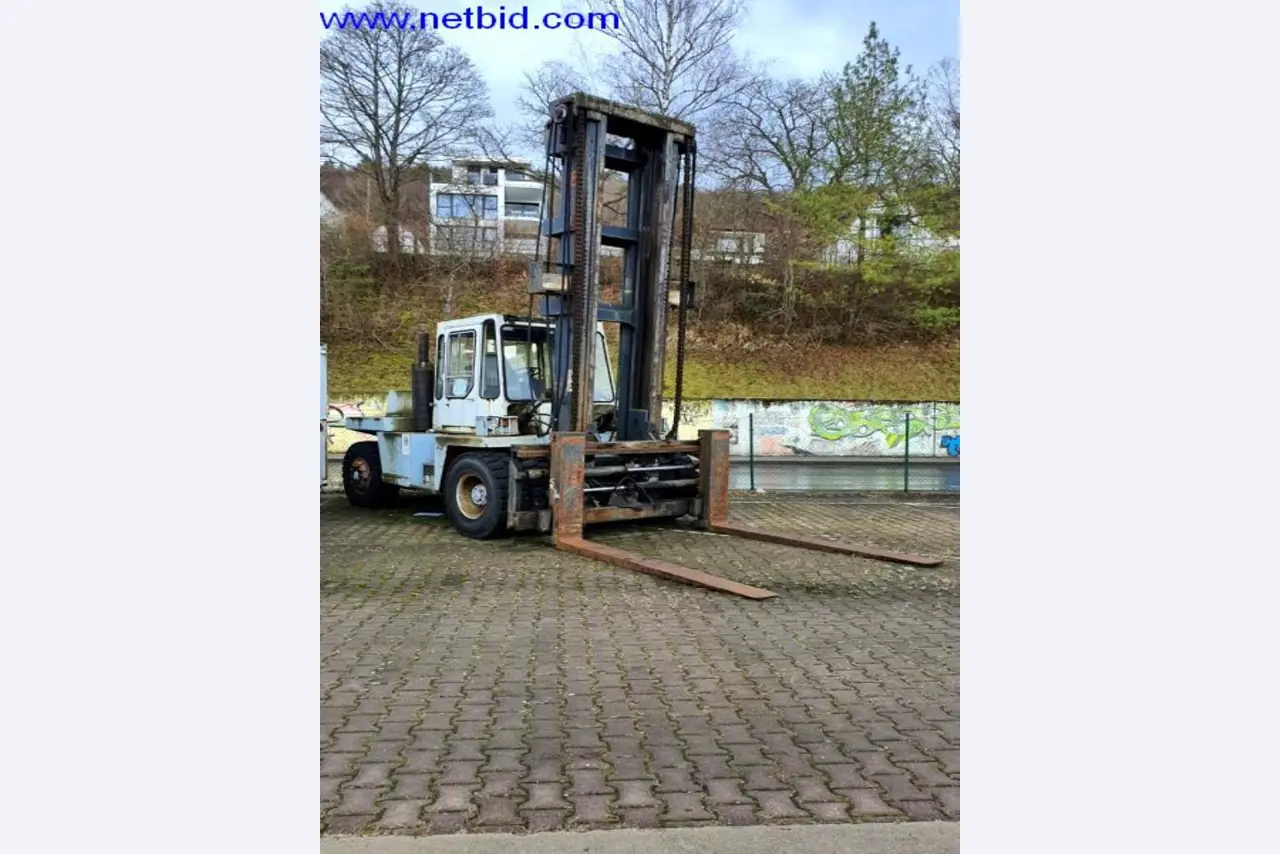 Semi-trailers, tractor units, forklifts, swap bodies-14