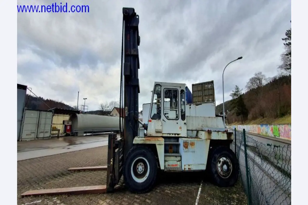 Semi-trailers, tractor units, forklifts, swap bodies-17