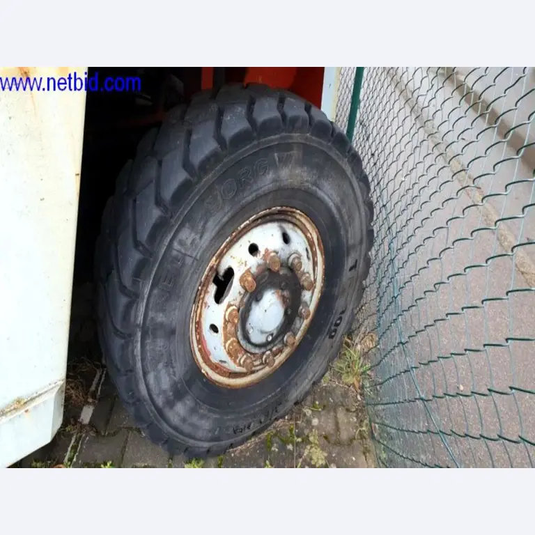 Semi-trailers, tractor units, forklifts, swap bodies-18