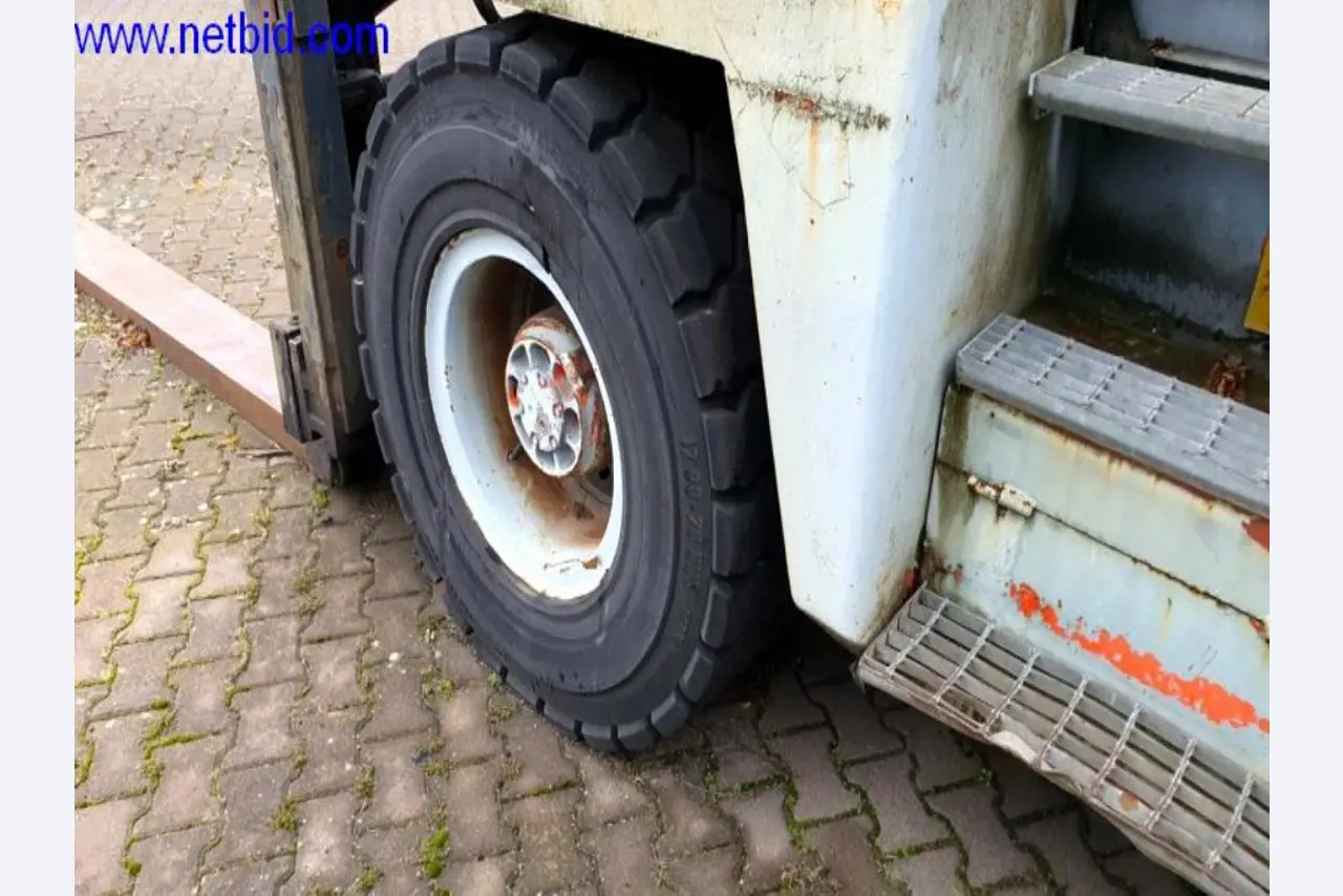 Semi-trailers, tractor units, forklifts, swap bodies-19