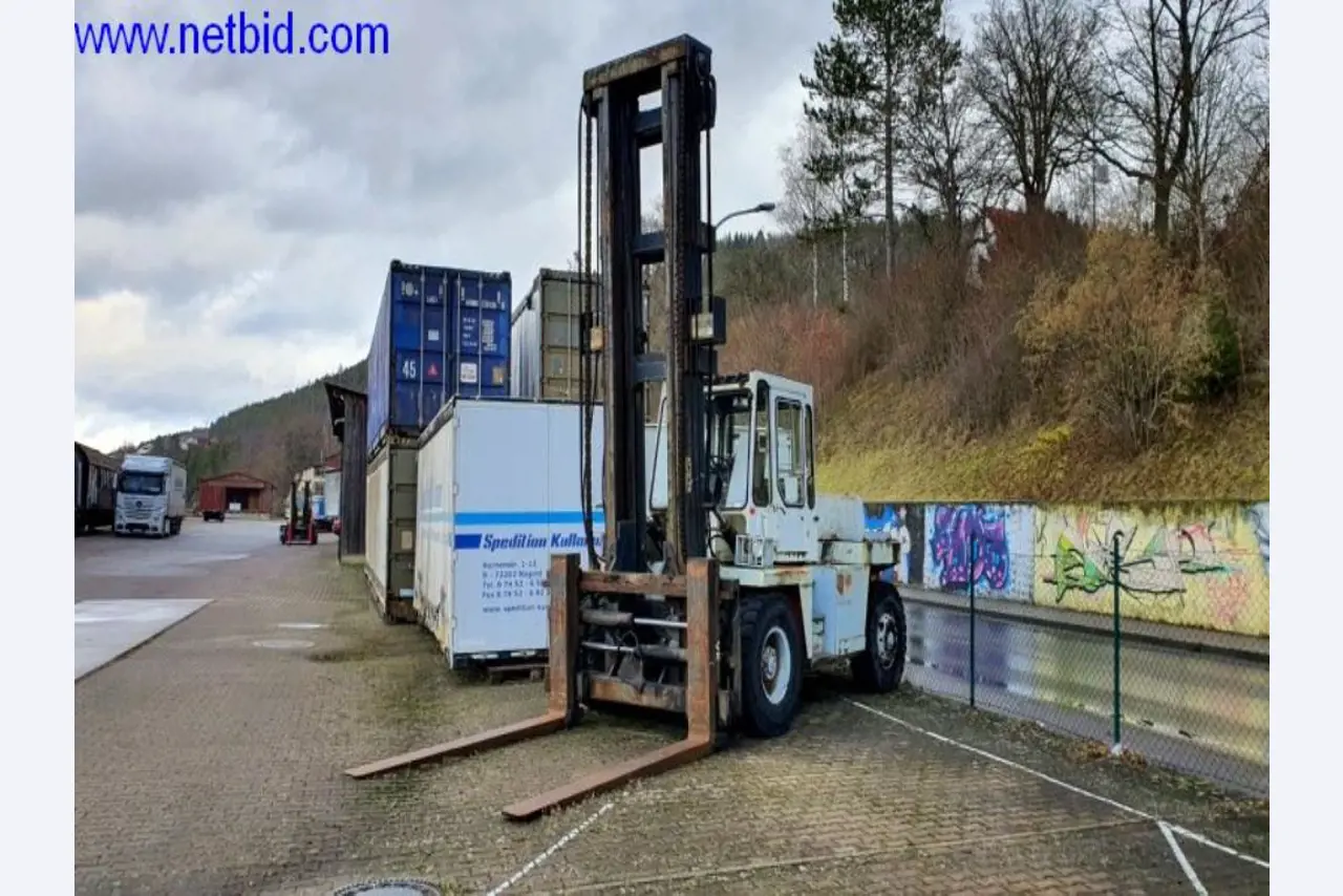 Semi-trailers, tractor units, forklifts, swap bodies-1