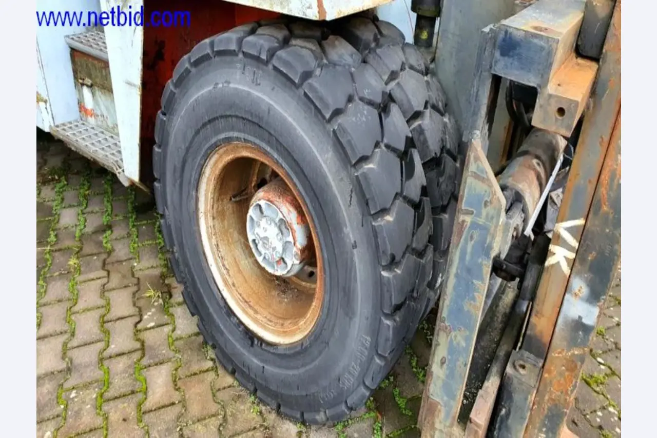Semi-trailers, tractor units, forklifts, swap bodies-3