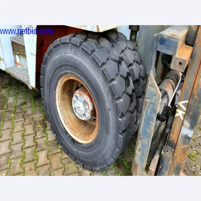 Semi-trailers, tractor units, forklifts, swap bodies-3