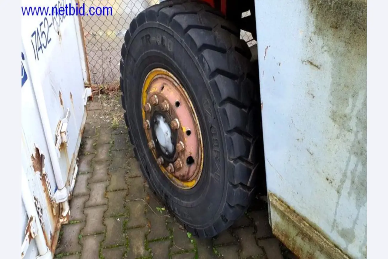 Semi-trailers, tractor units, forklifts, swap bodies-4