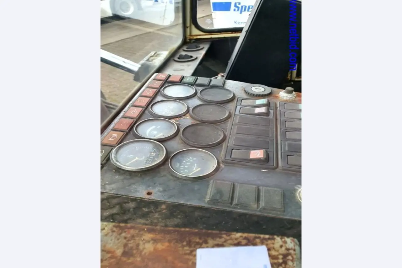 Semi-trailers, tractor units, forklifts, swap bodies-7