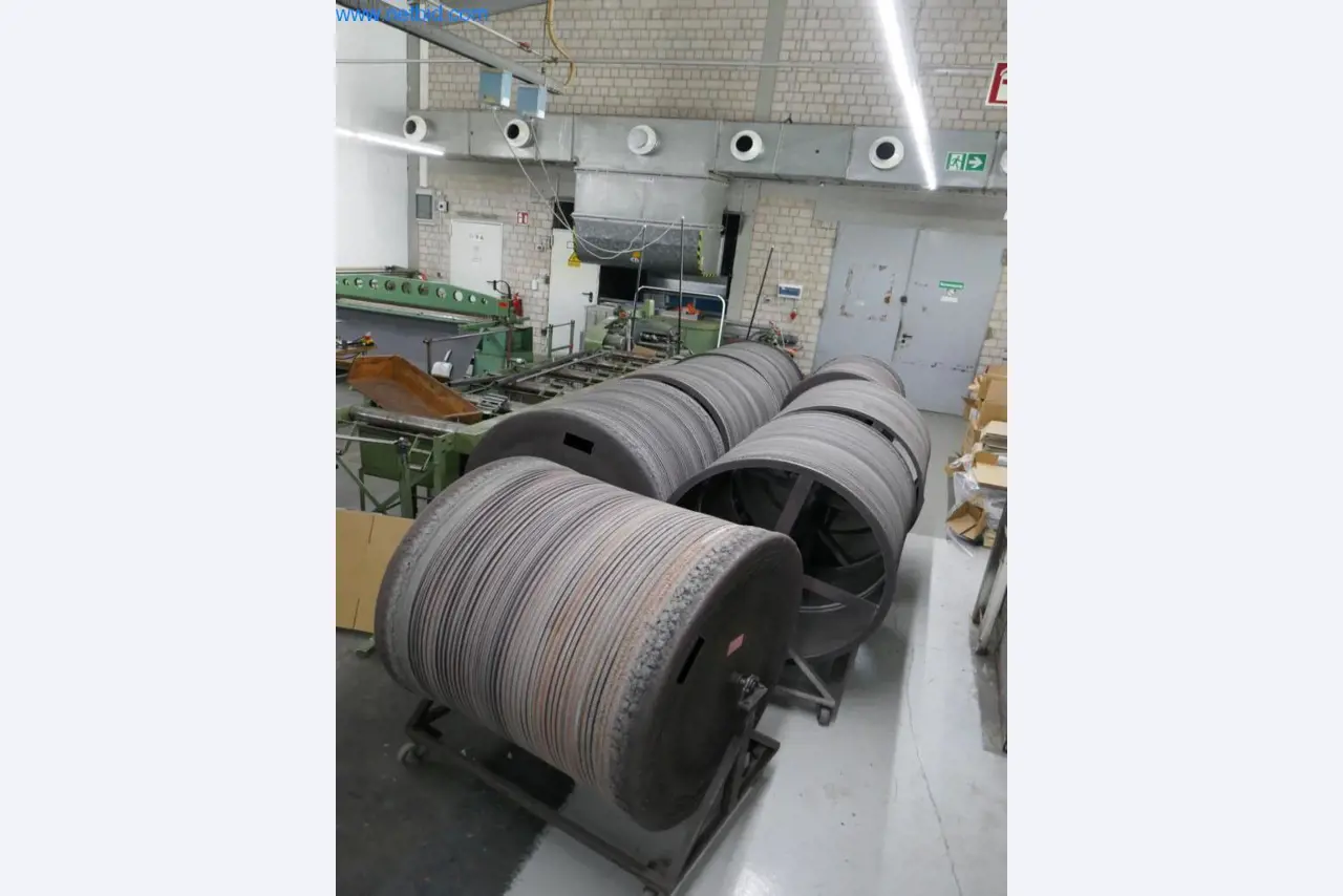 Stroje na zpracování kůže a textilu-1