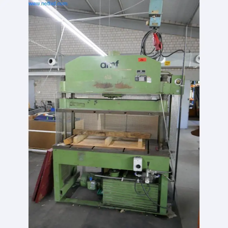 Stroji za predelavo usnja in tekstila-1