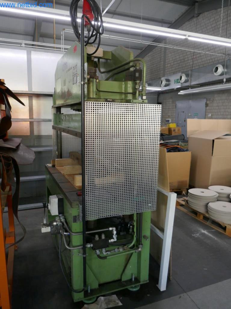 Maszyny do obróbki skóry i tekstyliów-6