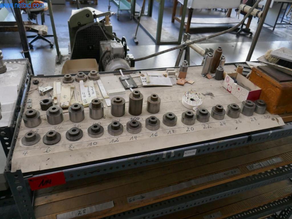 Stroje na zpracování kůže a textilu-6