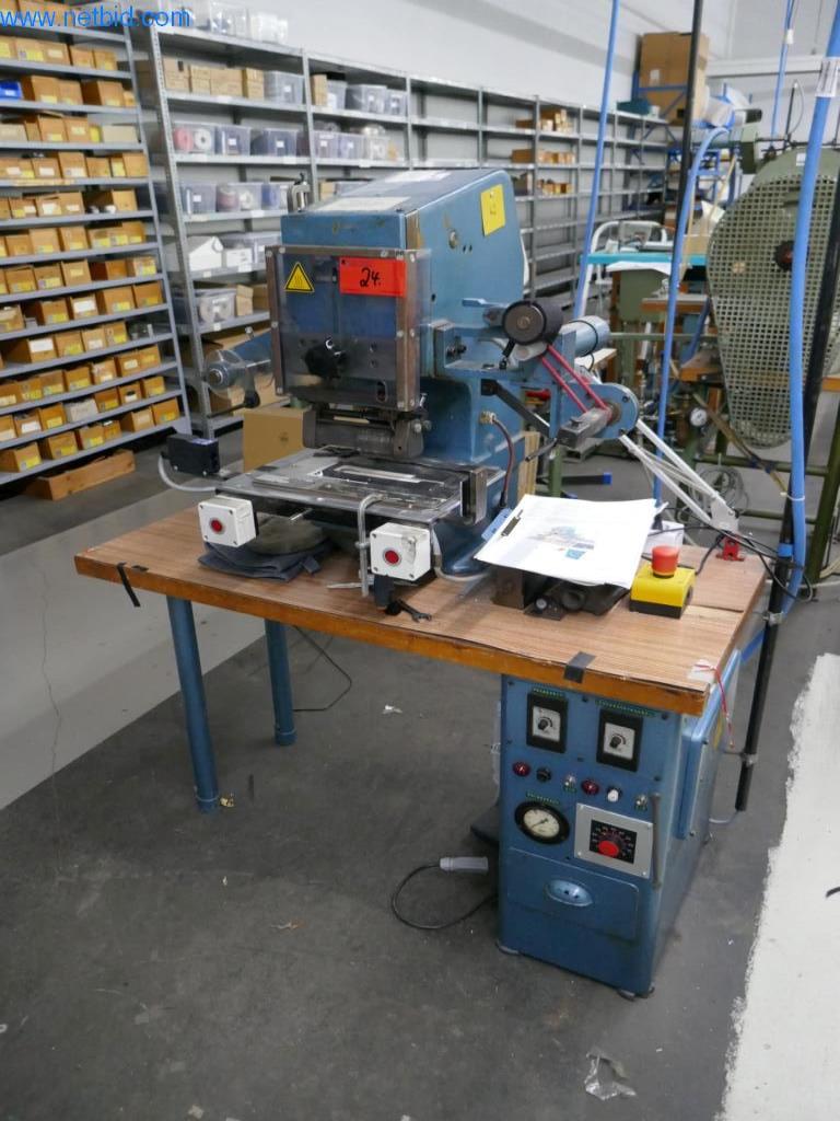 Stroje na zpracování kůže a textilu-1