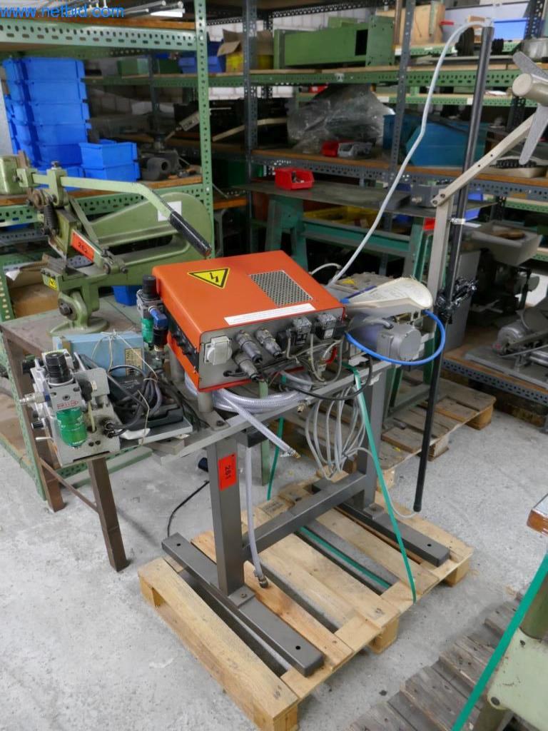 Stroje na zpracování kůže a textilu-1