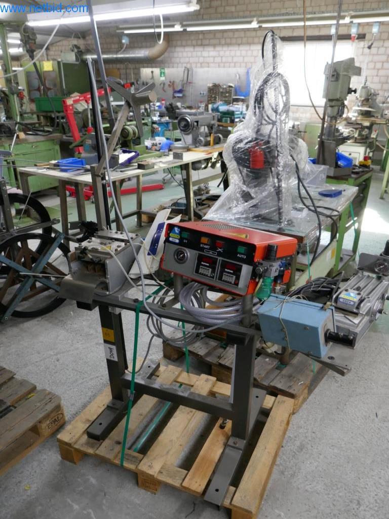 Stroje na zpracování kůže a textilu-3