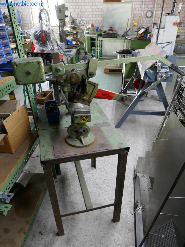 Stroje na zpracování kůže a textilu-1