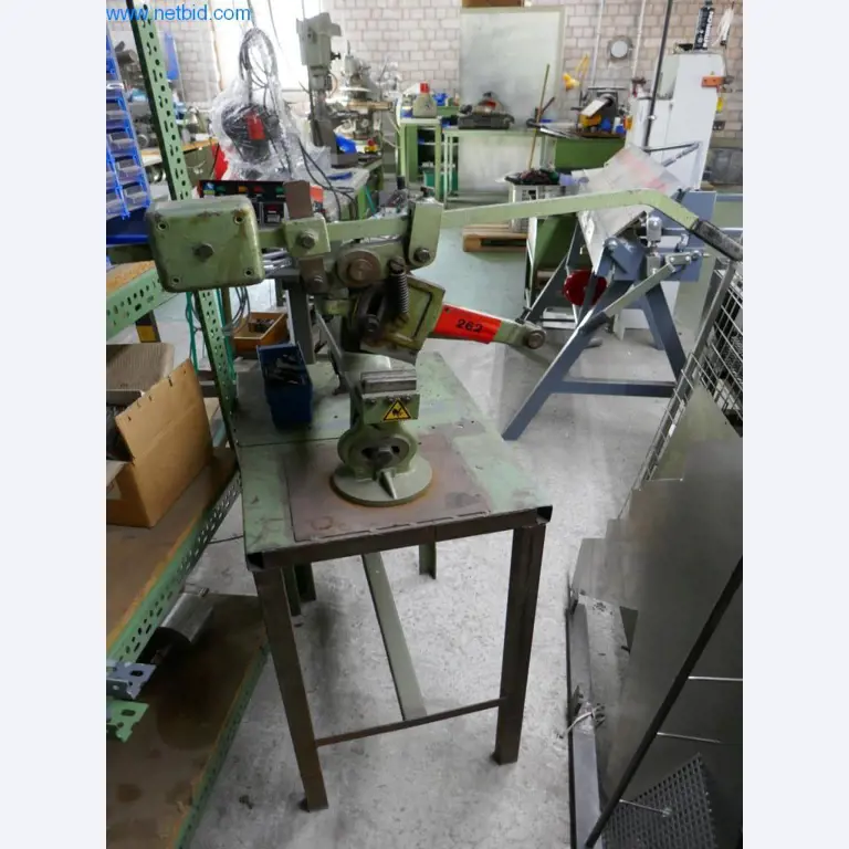 Stroje na zpracování kůže a textilu-1