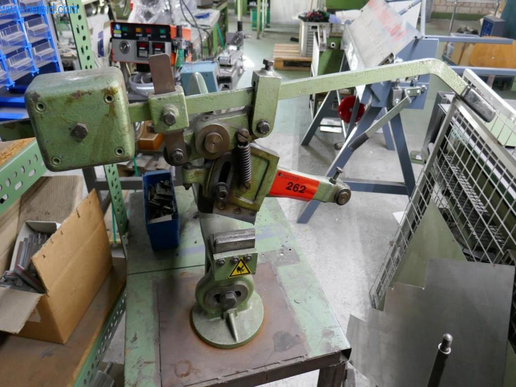 Stroje na zpracování kůže a textilu-2