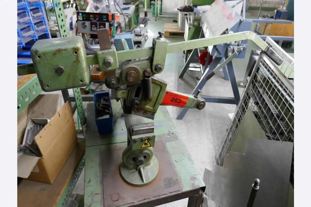 Stroje na zpracování kůže a textilu-2