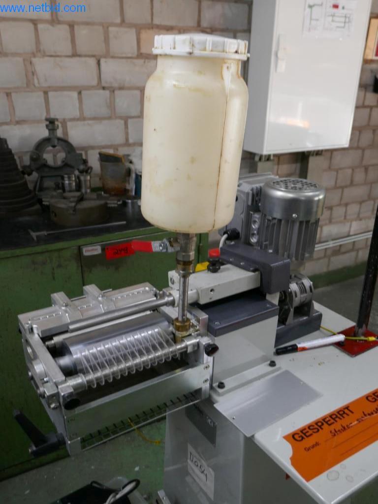 Stroje na zpracování kůže a textilu-3