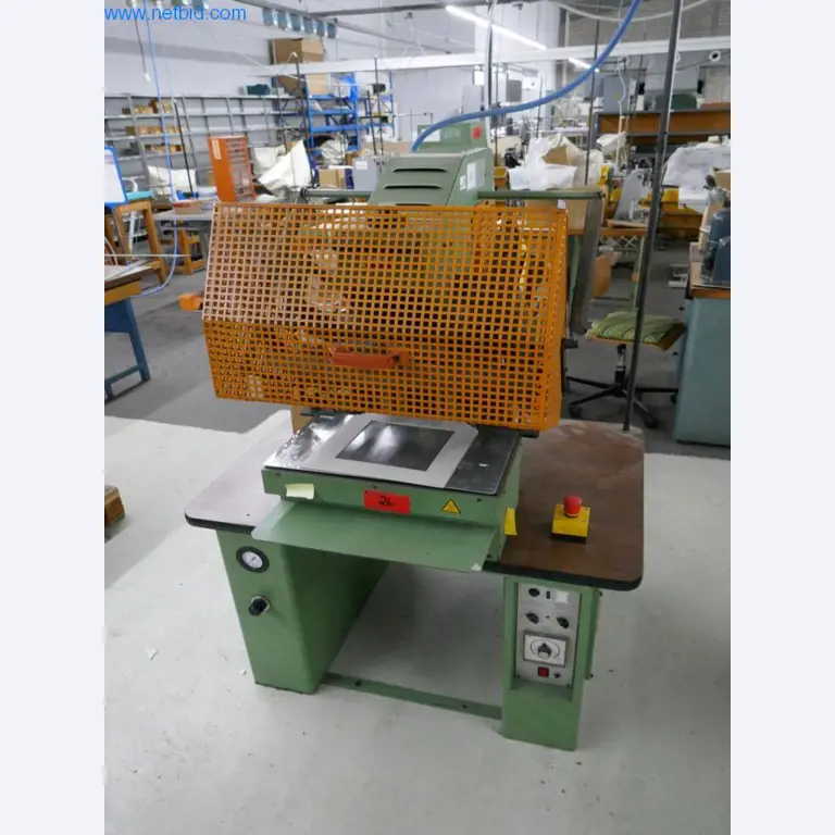 Stroji za predelavo usnja in tekstila-1