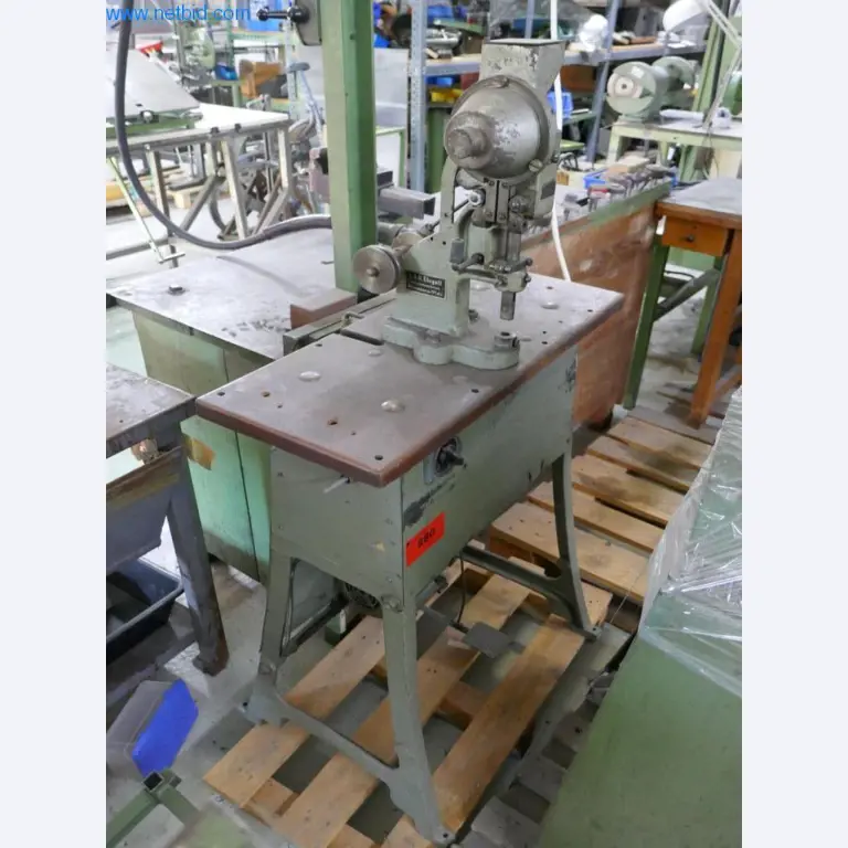 Stroje na zpracování kůže a textilu-1