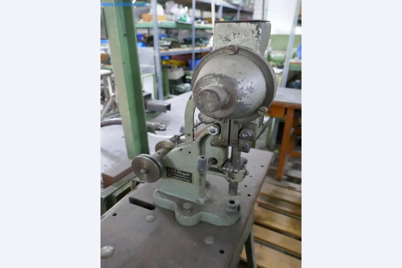 Stroje na zpracování kůže a textilu-2