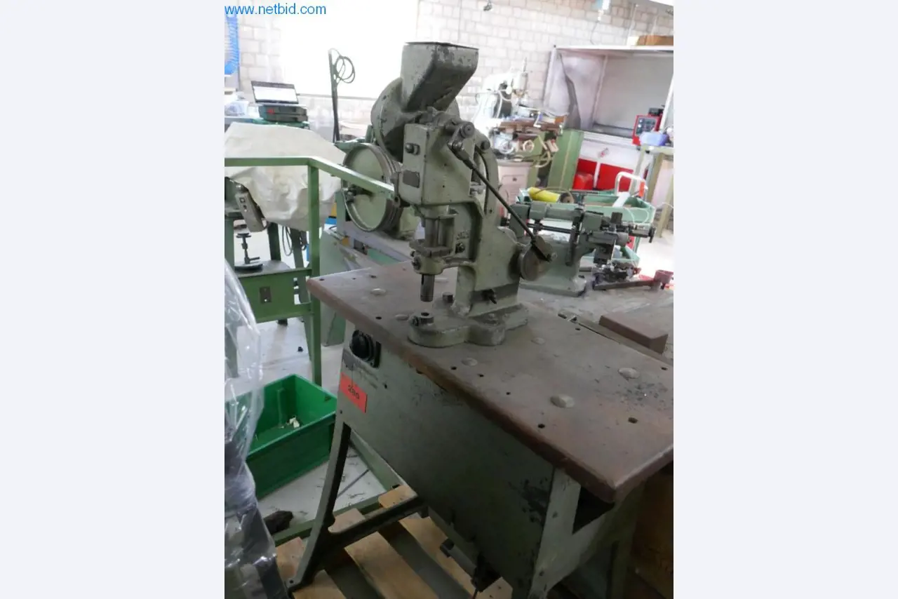 Stroje na zpracování kůže a textilu-3