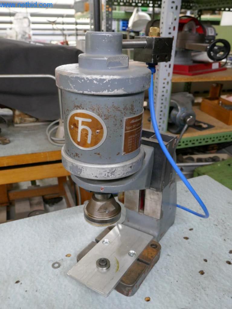 Stroje na zpracování kůže a textilu-2