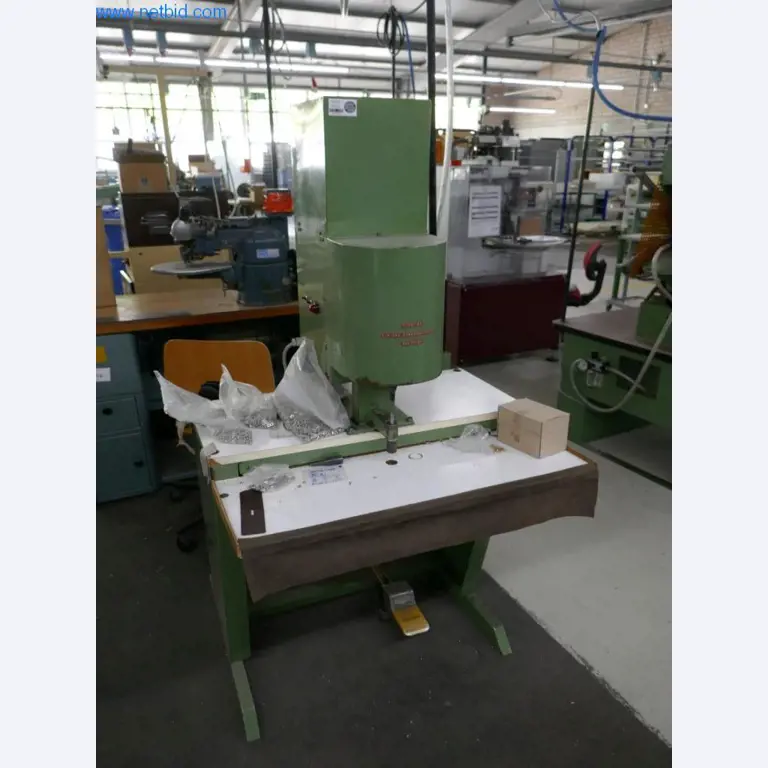 Stroje na zpracování kůže a textilu-1