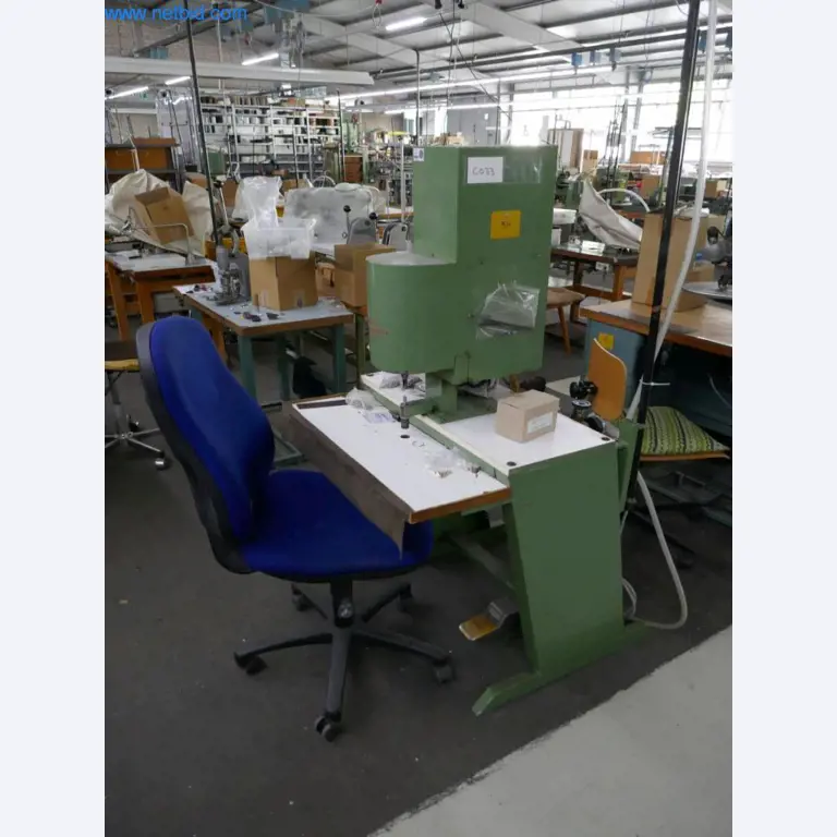 Stroje na zpracování kůže a textilu-3