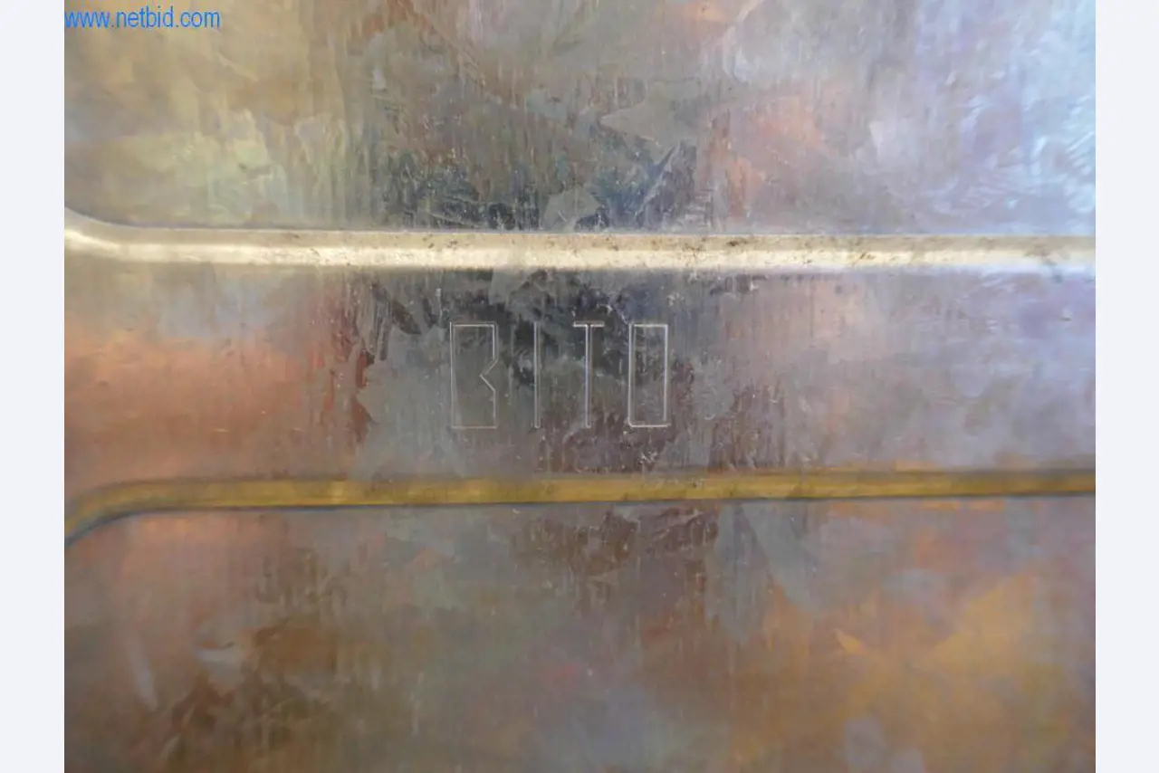 Stroje na zpracování kůže a textilu-4