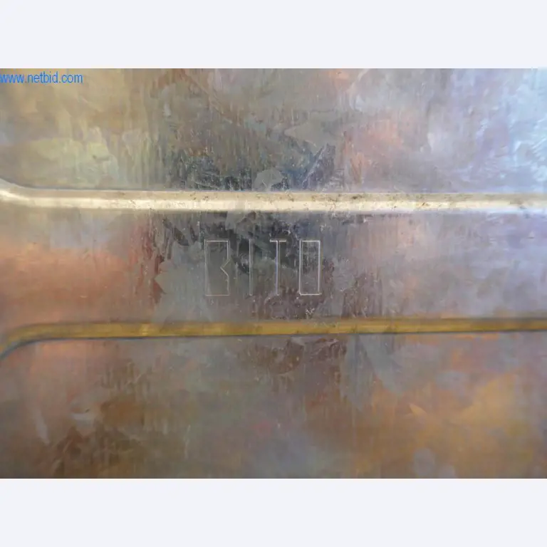 Stroje na zpracování kůže a textilu-4