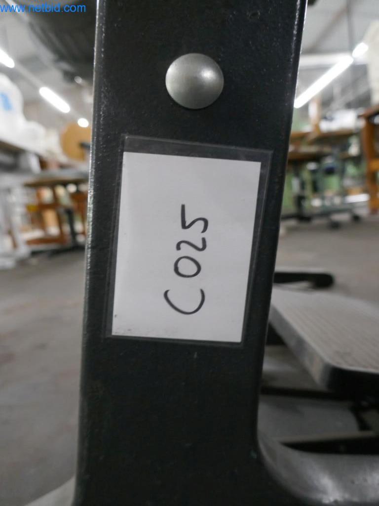 Stroje na zpracování kůže a textilu-6