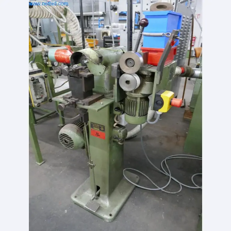 Stroje na zpracování kůže a textilu-1