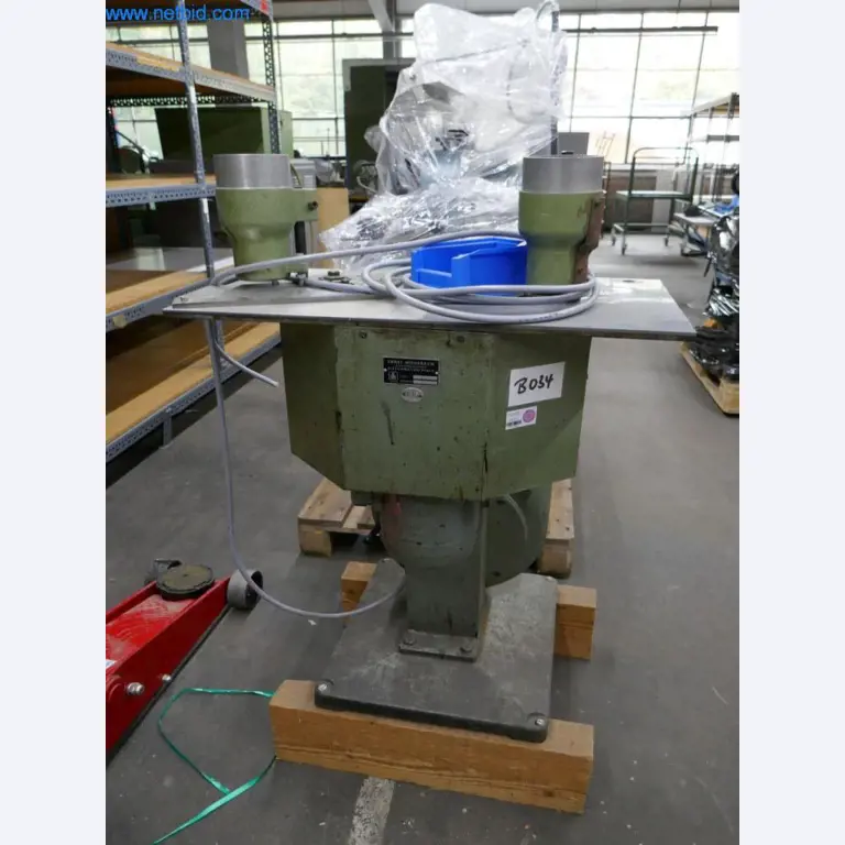 Stroje na zpracování kůže a textilu-1