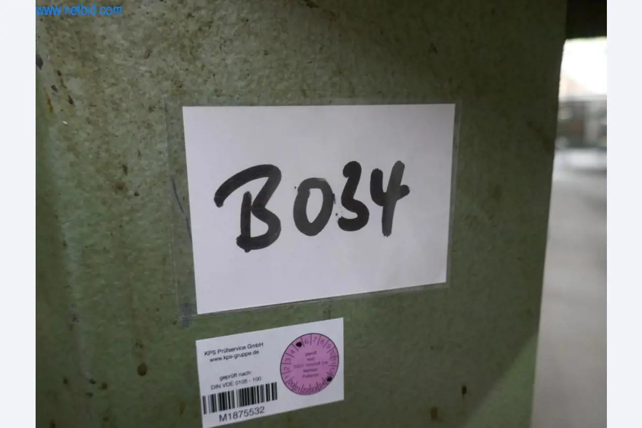 Stroje na zpracování kůže a textilu-4