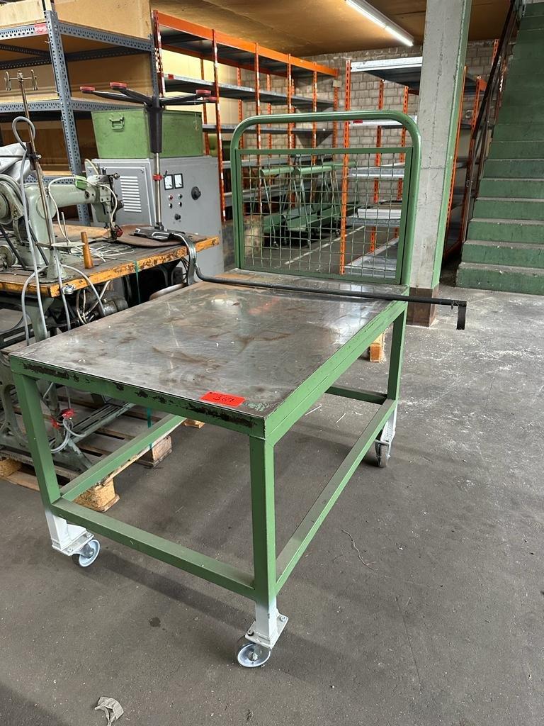 Stroje na zpracování kůže a textilu-1