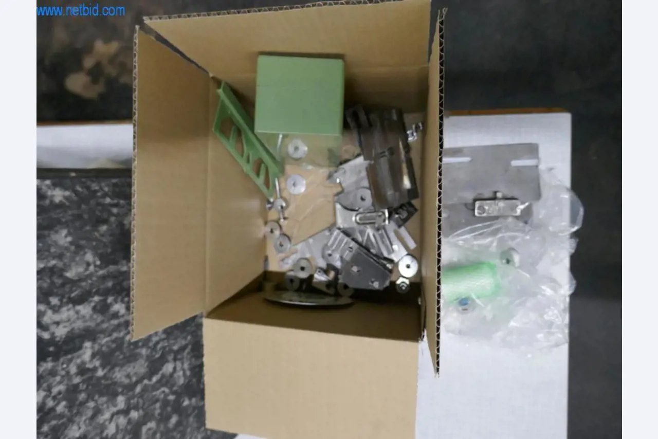 Stroje na zpracování kůže a textilu-7