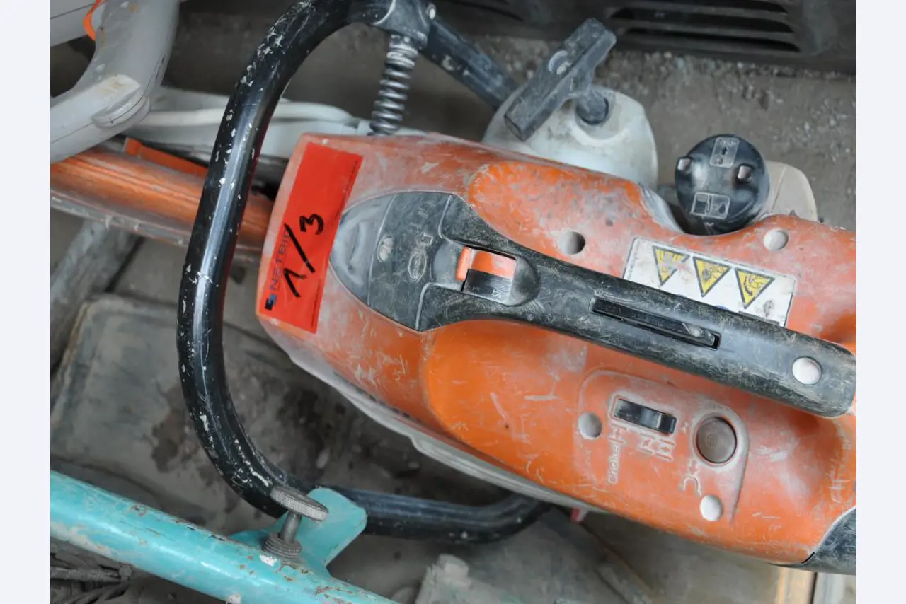 Sodobna, dobro vzdrževana gradbena vozila in vozila za gradbišča ter druga mehanska oprema iz sektorja gradbeništva.-1