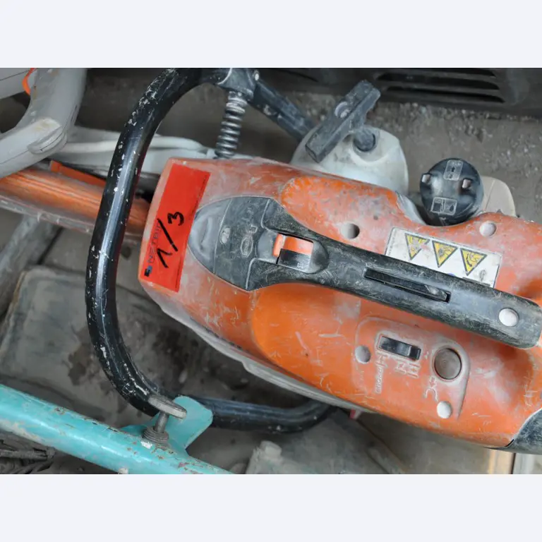 Sodobna, dobro vzdrževana gradbena vozila in vozila za gradbišča ter druga mehanska oprema iz sektorja gradbeništva.-1