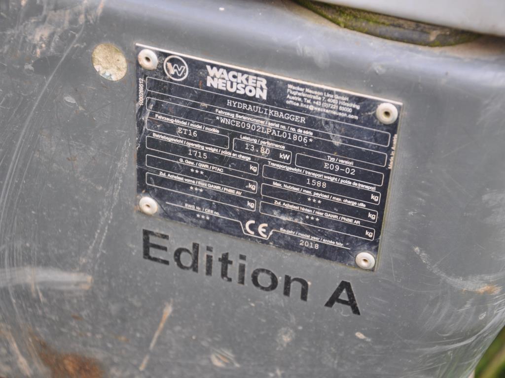 Vehículos de obra y construcción modernos y bien mantenidos y otros equipos mecánicos del sector de la ingeniería civil-4