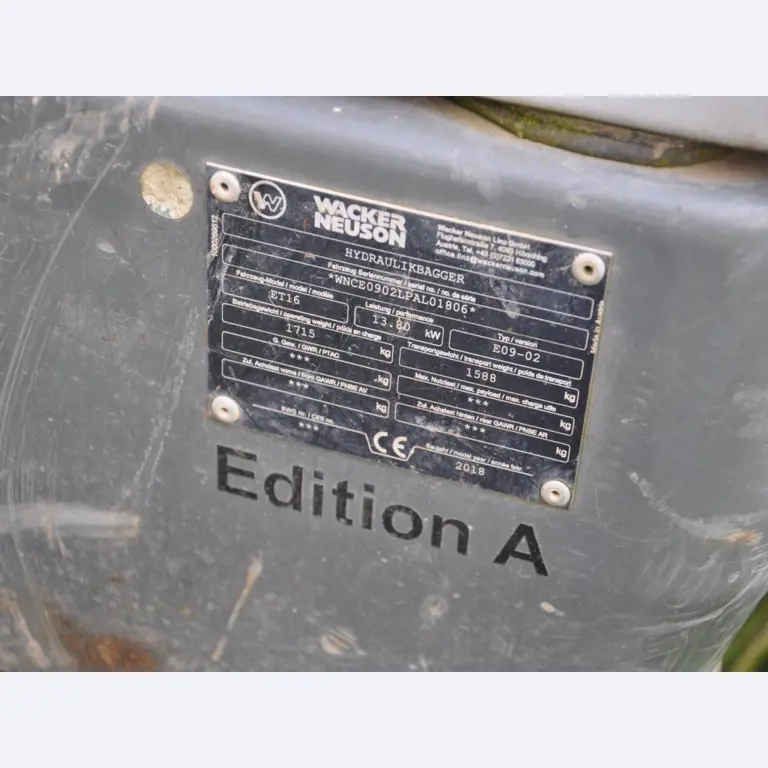 Vehículos de obra y construcción modernos y bien mantenidos y otros equipos mecánicos del sector de la ingeniería civil-4