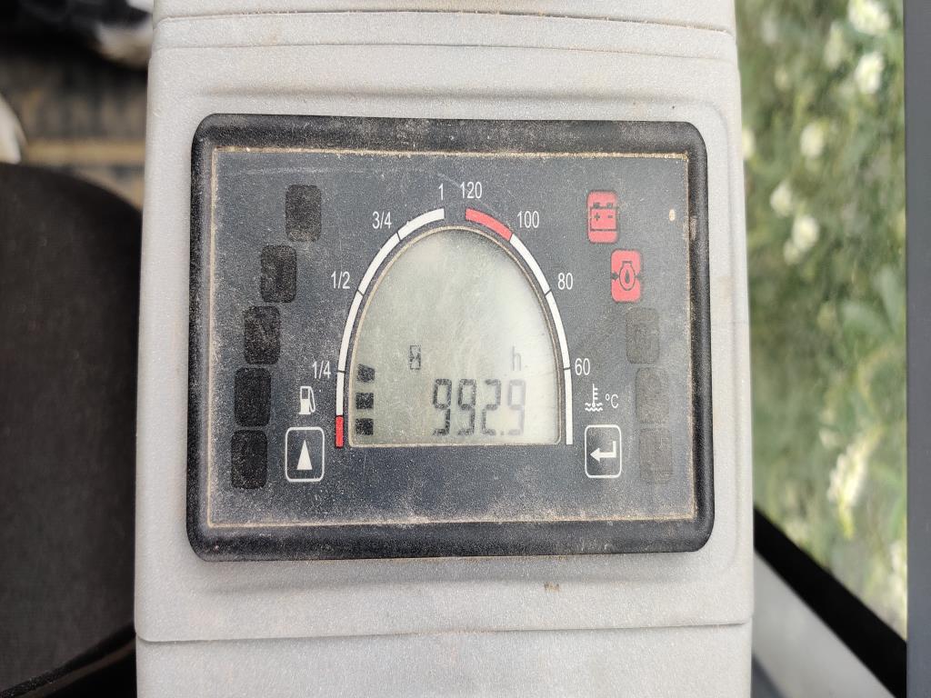 Vehículos de obra y construcción modernos y bien mantenidos y otros equipos mecánicos del sector de la ingeniería civil-5