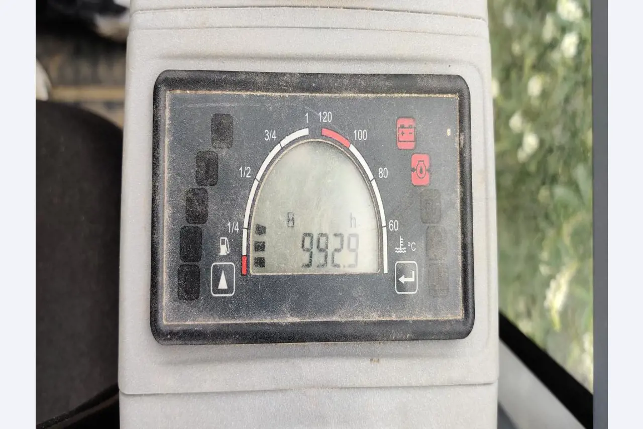 Vehículos de obra y construcción modernos y bien mantenidos y otros equipos mecánicos del sector de la ingeniería civil-5