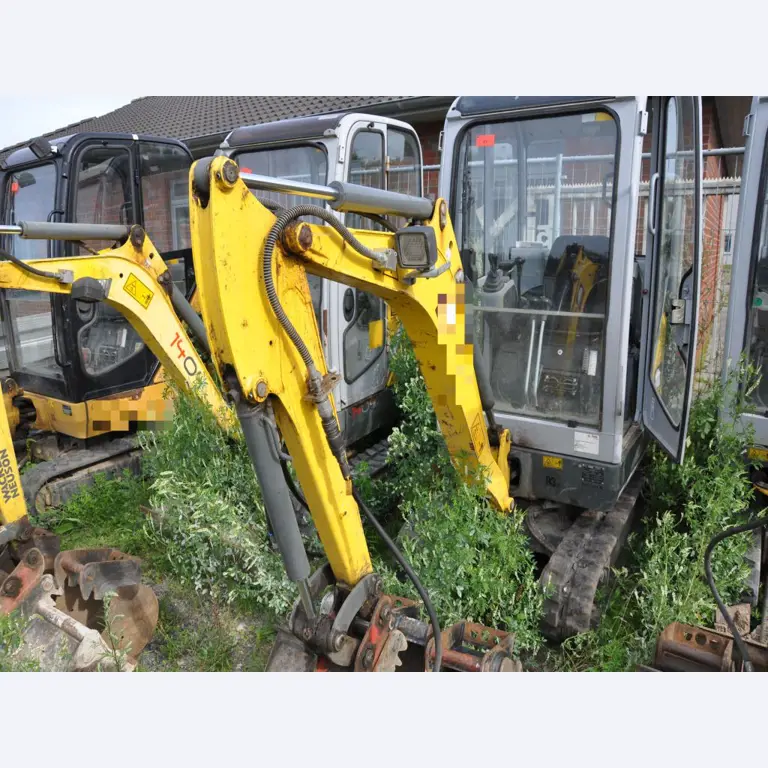 Vehículos de obra y construcción modernos y bien mantenidos y otros equipos mecánicos del sector de la ingeniería civil-1