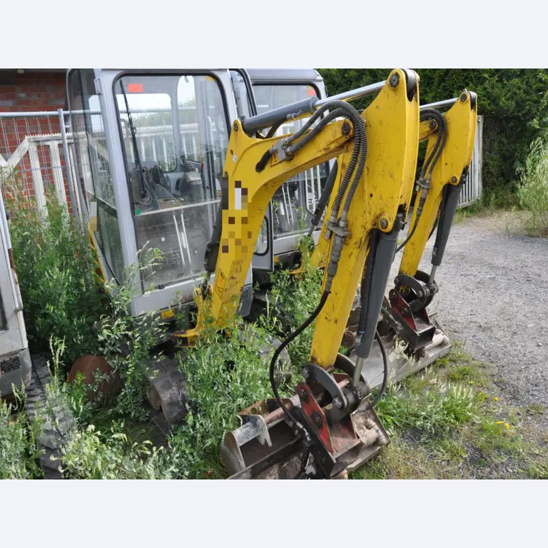 Vehículos de obra y construcción modernos y bien mantenidos y otros equipos mecánicos del sector de la ingeniería civil-6