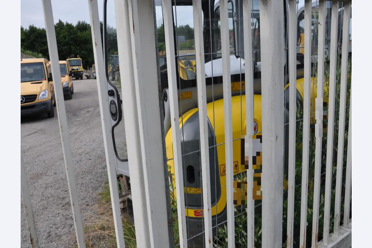 Modern, well-maintained construction and site vehicles as well as other mechanical equipment from the civil engineering sector-7