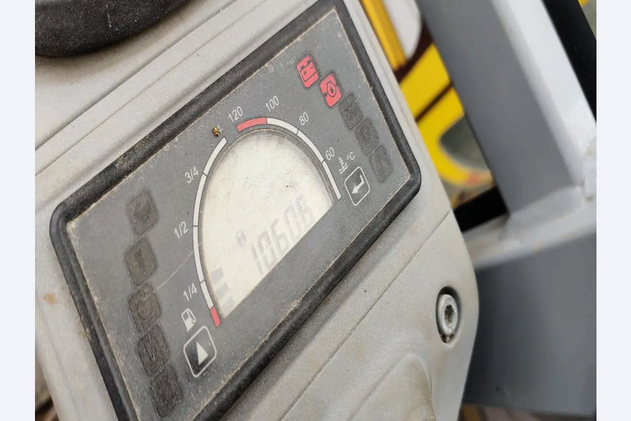 Modern, well-maintained construction and site vehicles as well as other mechanical equipment from the civil engineering sector-4